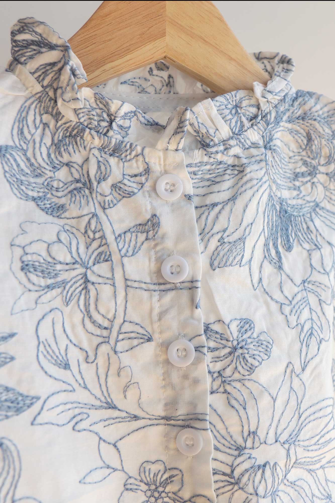 camisa estilo hawaiano bordado de flores azul