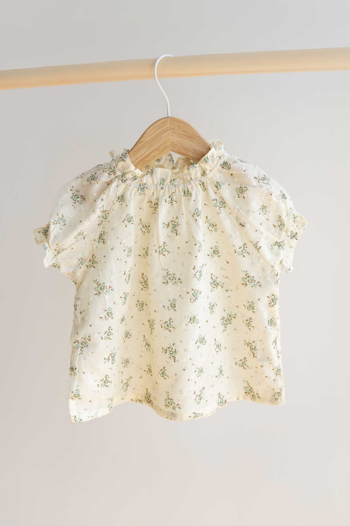 blusa bonito estampado de flores verdes