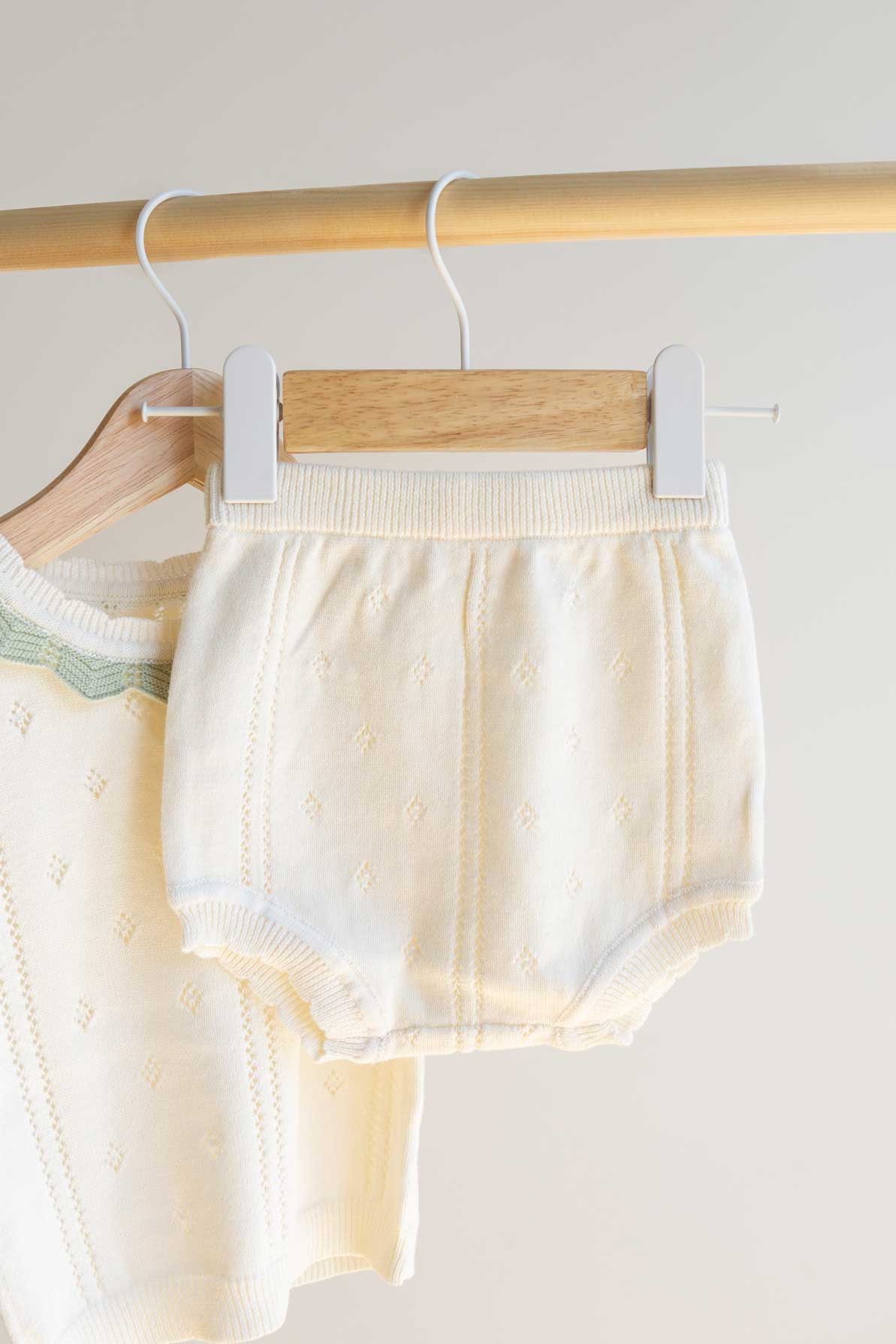 culotte de bebe punto color beige