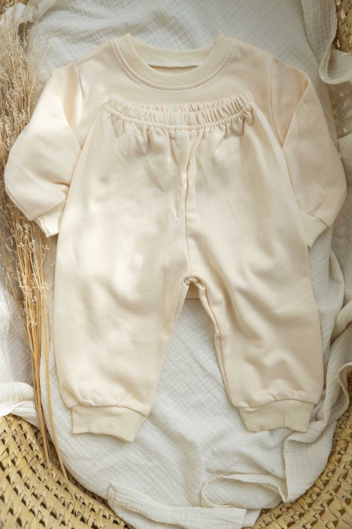 conjunto sudadera de ositos con pantalón chandal a juego color beige suave y cómodo para tu bebe