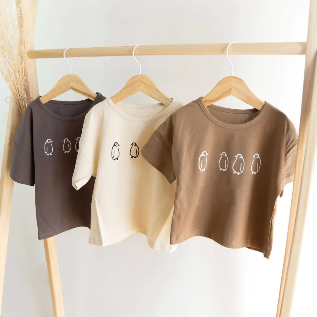 camisetas pinguinos de color gris beige y marron